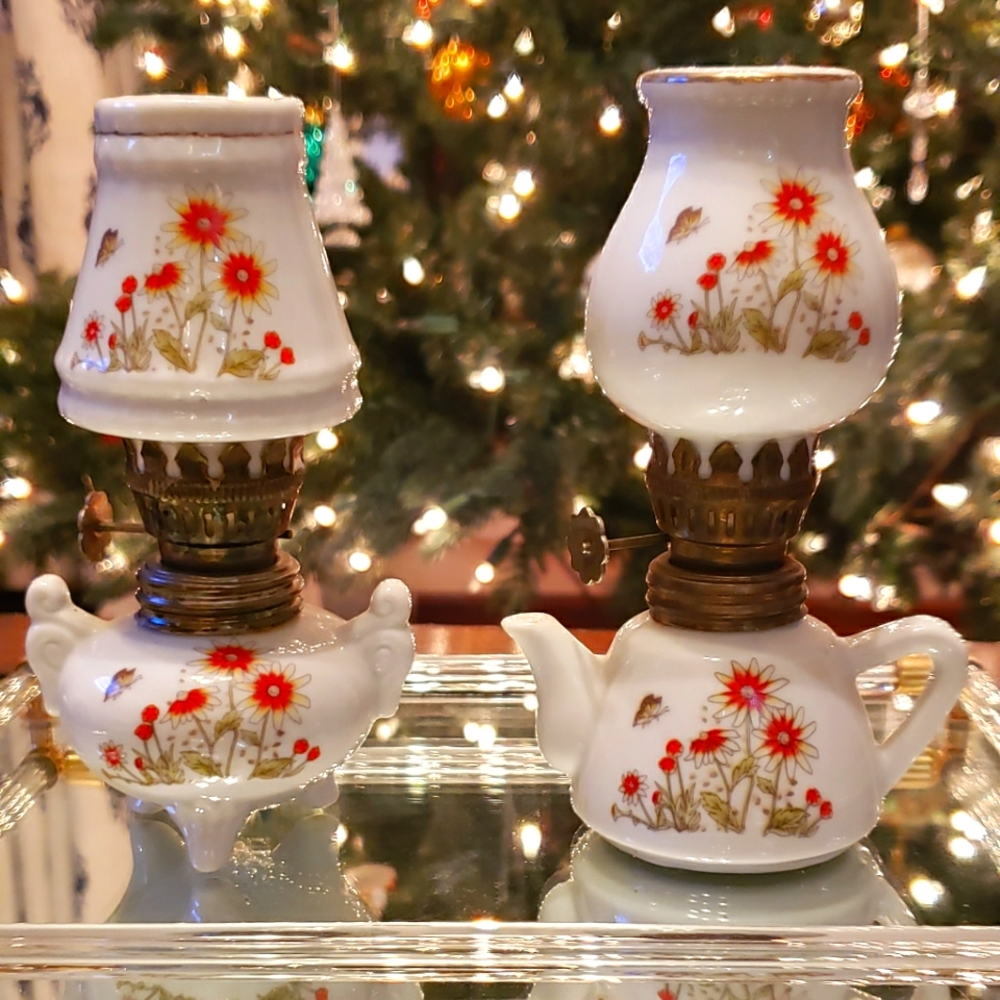 Decorative floral oil lamps